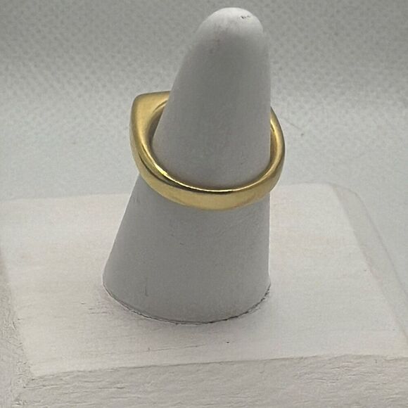 Brand New!! Size 6 Stainless Steel domed bar gold ring - Picture 3 of 4